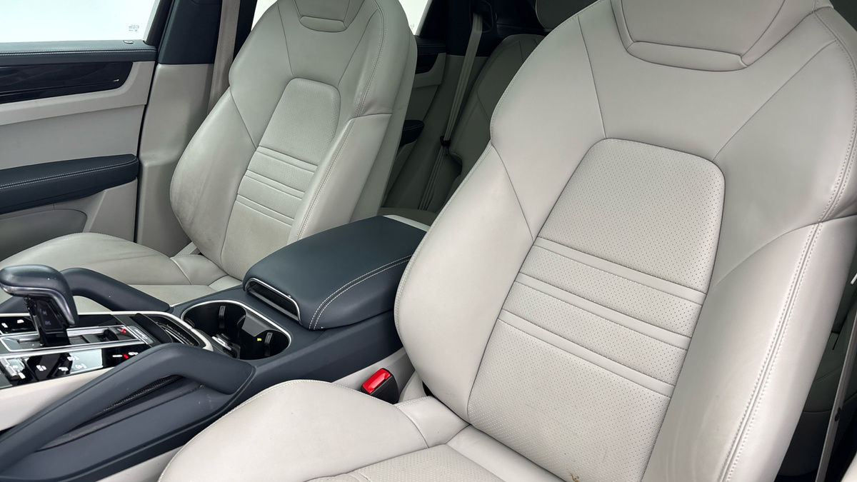 Porsche Cayenne Image 7