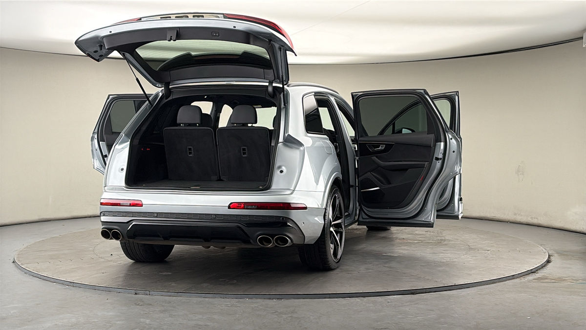 More views of Audi SQ7