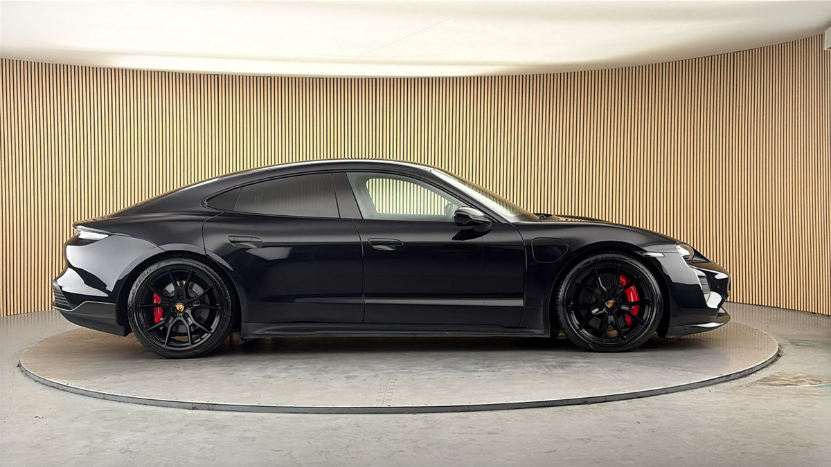 Porsche Taycan Image 16