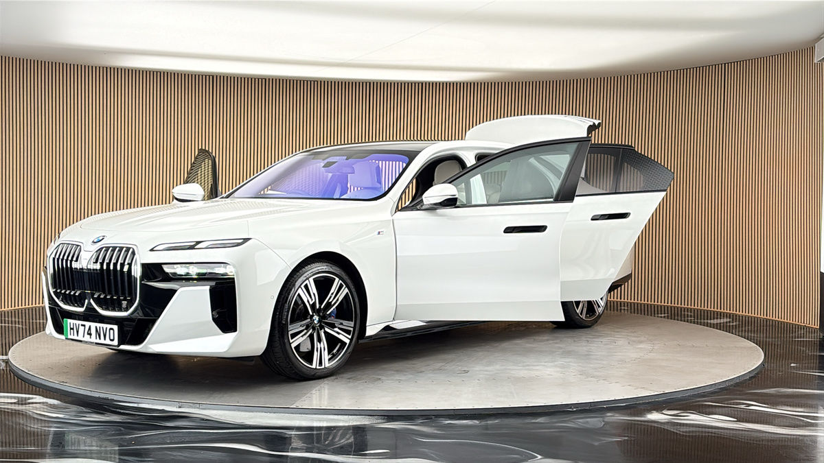 More views of BMW i7
