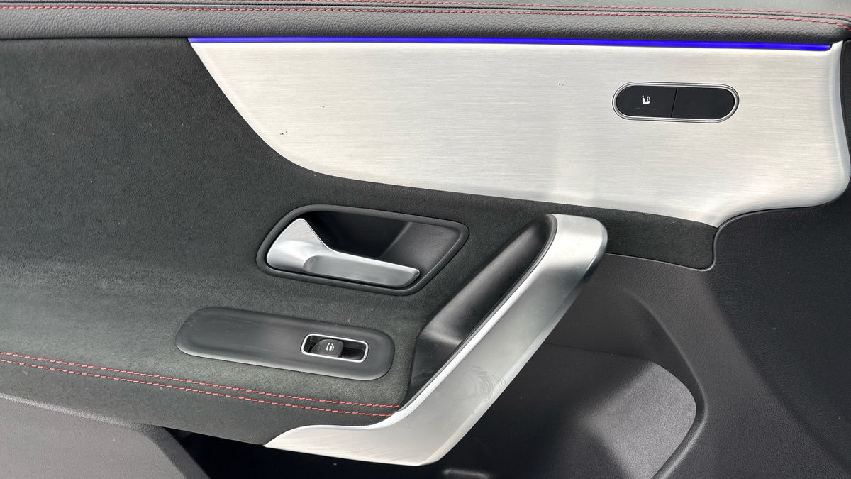 Mercedes-Benz CLA Image 19