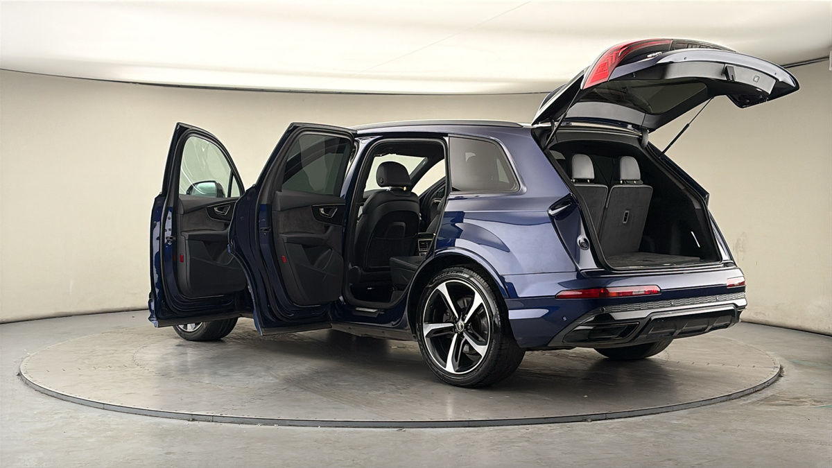 More views of Audi Q7