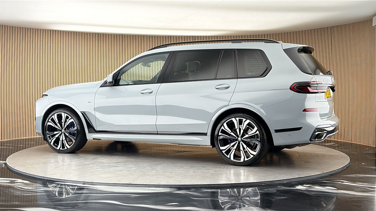 More views of BMW X7
