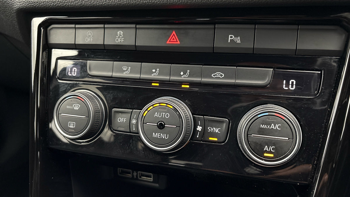 Volkswagen T-Roc Image 25