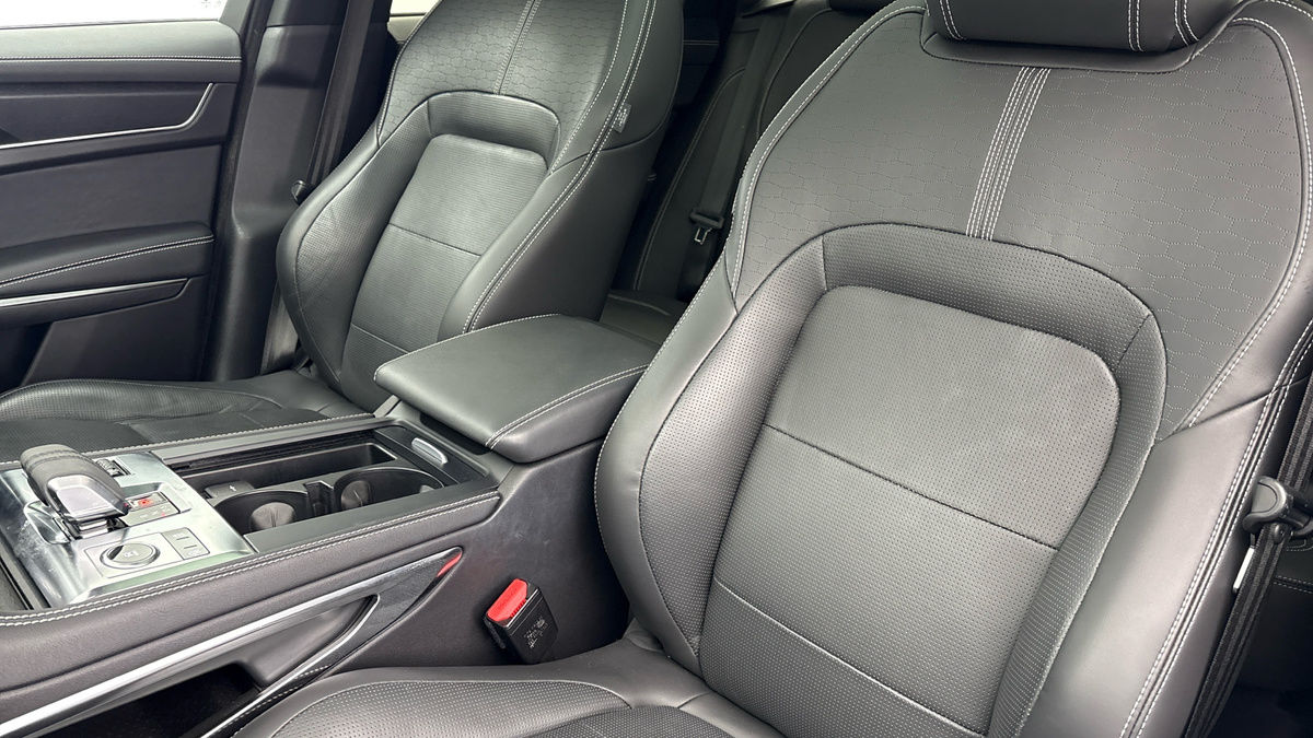 Jaguar F-PACE Image 7