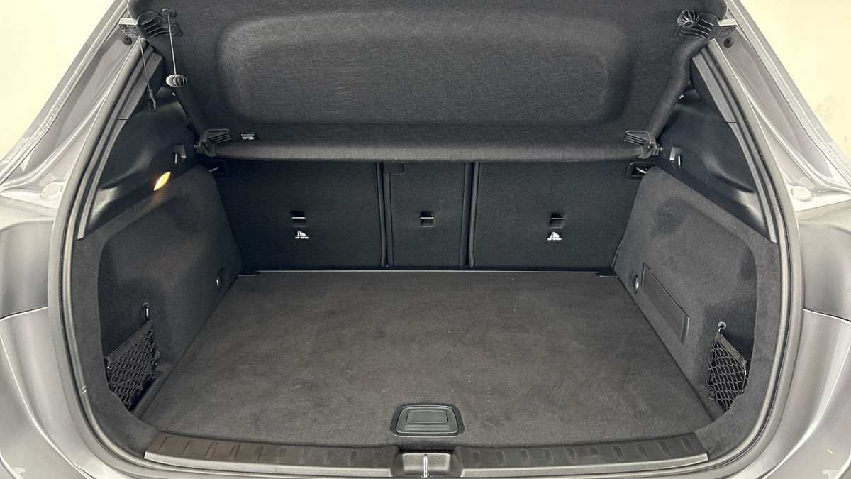 Mercedes-Benz GLA Image 11