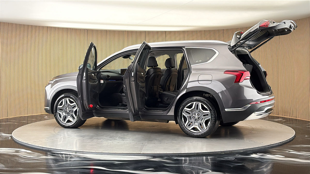 More views of Hyundai Santa Fe