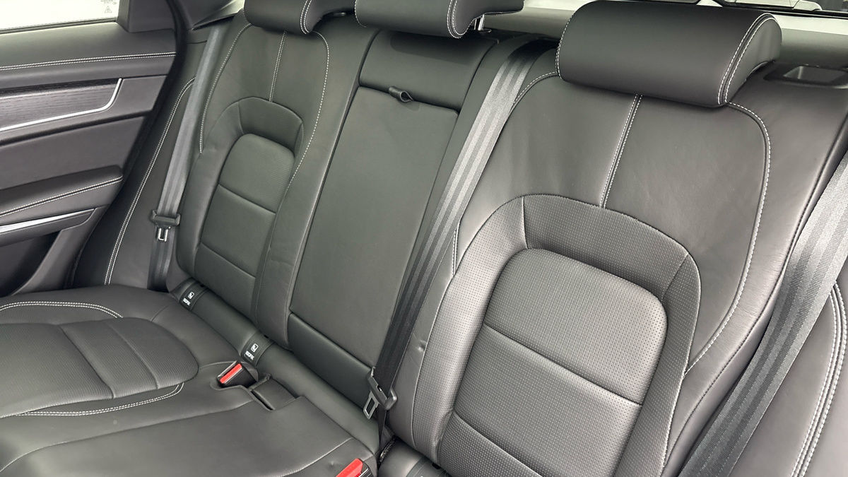 Jaguar F-PACE Image 8