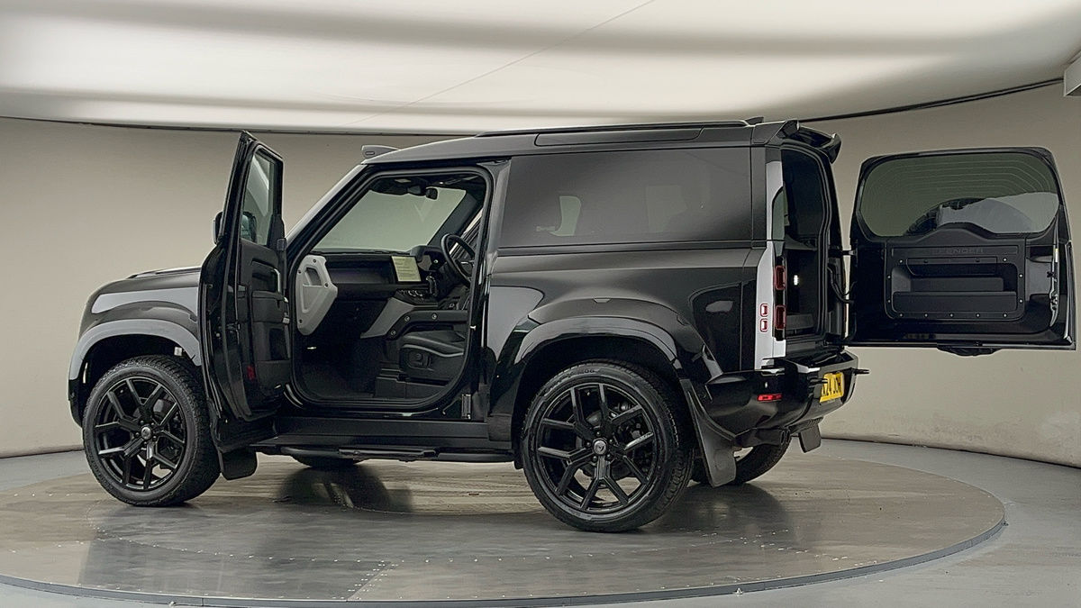 More views of Land Rover Defender 90