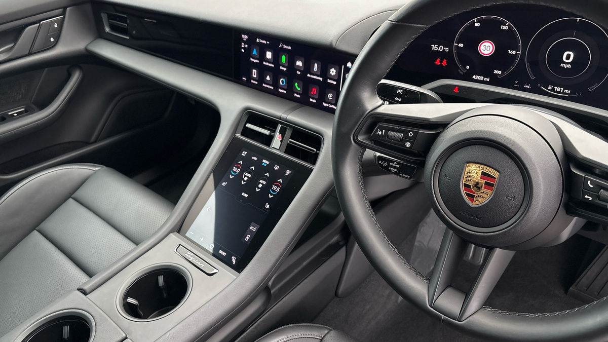 Porsche Taycan Image 18