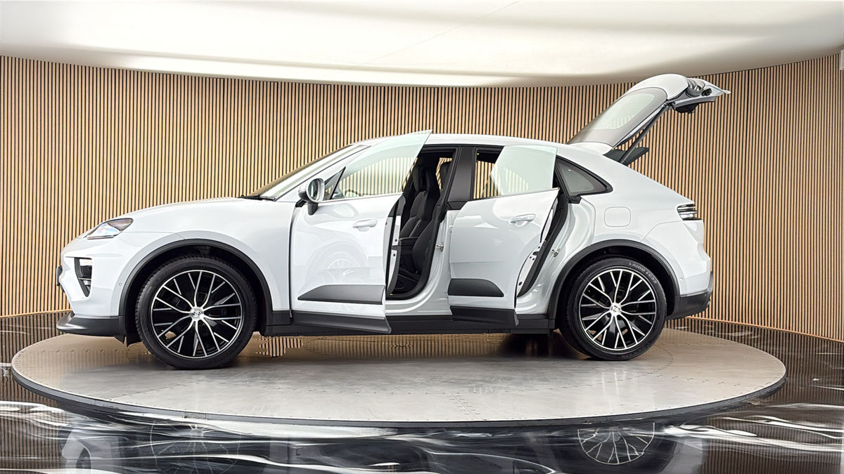 More views of Porsche Macan