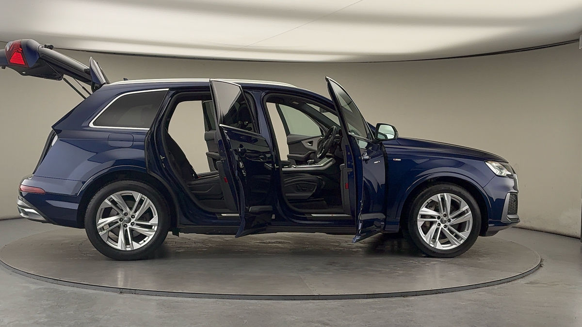 More views of Audi Q7