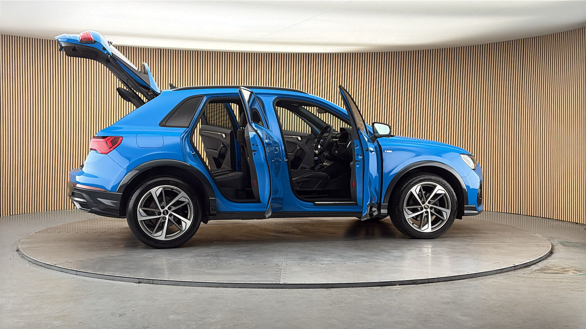 More views of Audi Q3