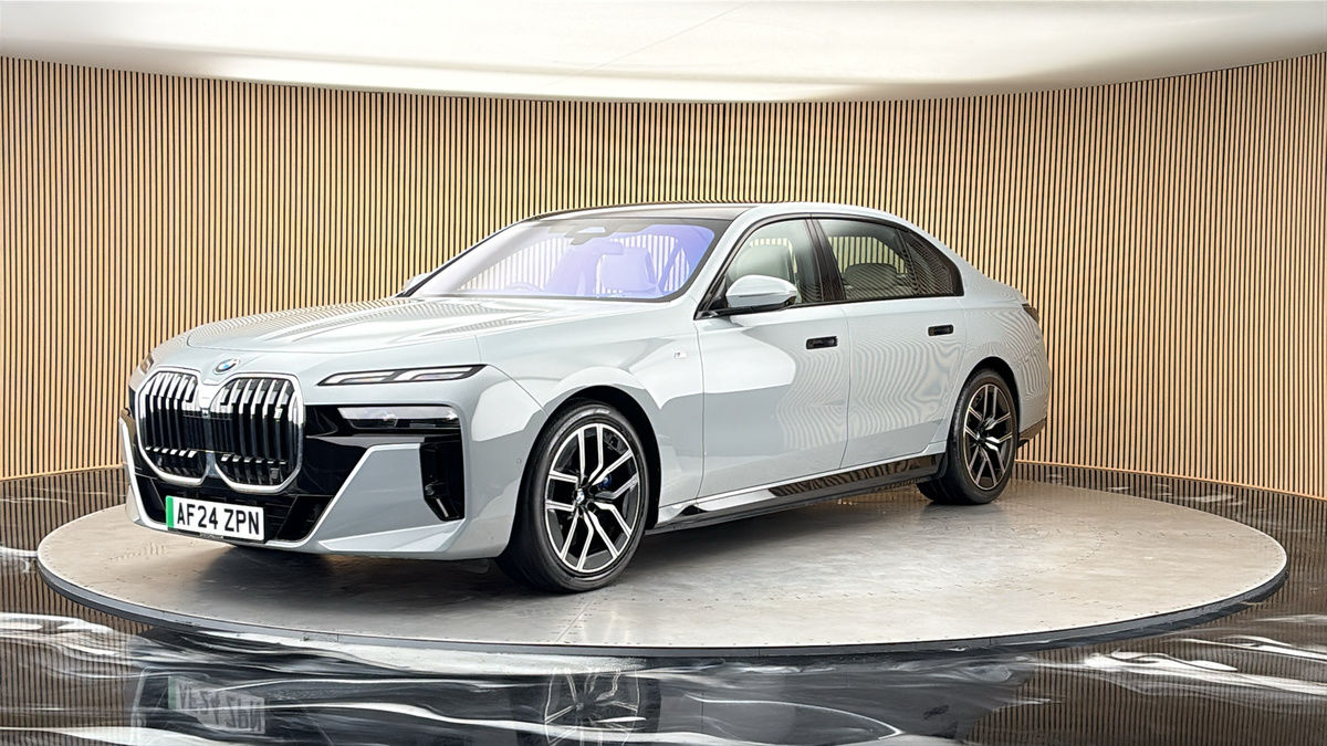 More views of BMW i7