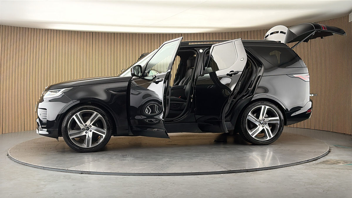 More views of Land Rover Discovery