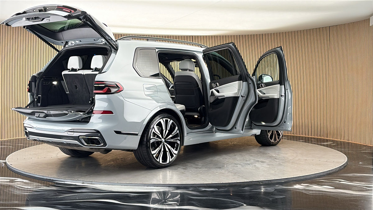 More views of BMW X7