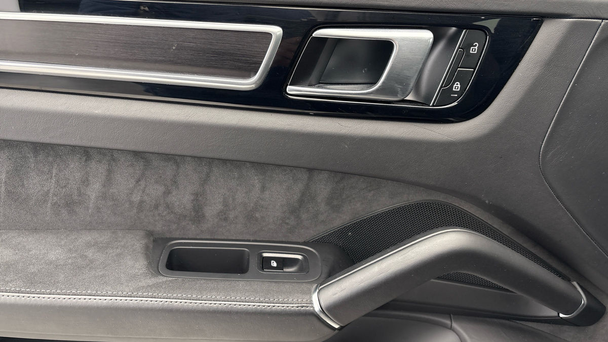 Porsche Cayenne Image 19