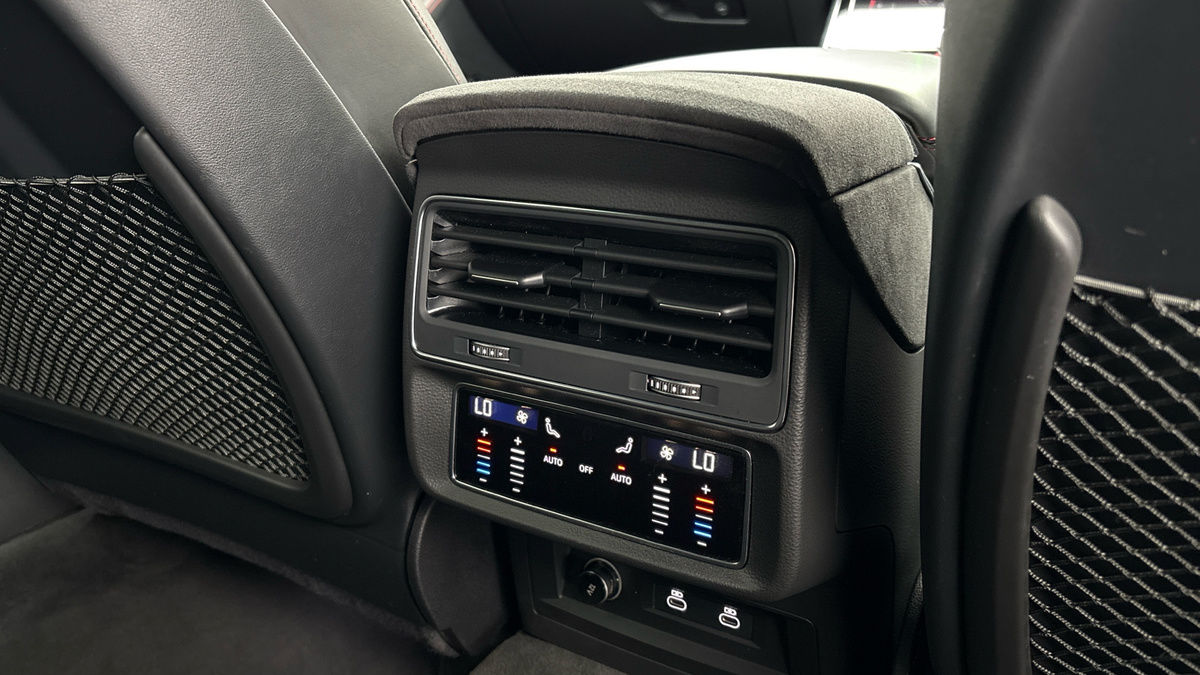 Audi RSQ8 Image 26