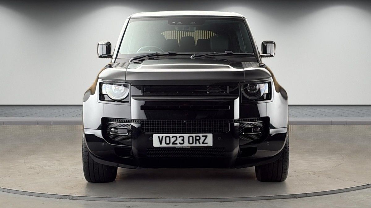 Land Rover Defender 110 Image 3