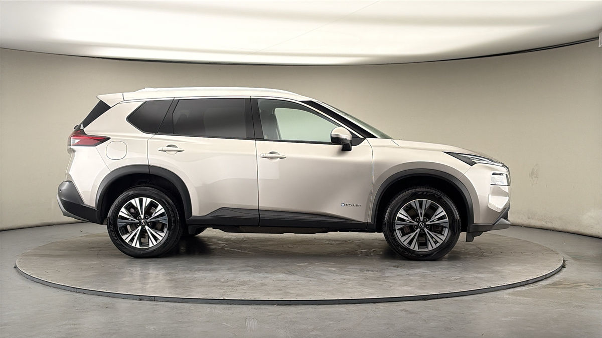 More views of Nissan X-Trail