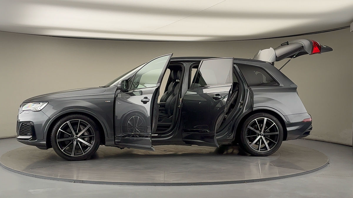 More views of Audi Q7