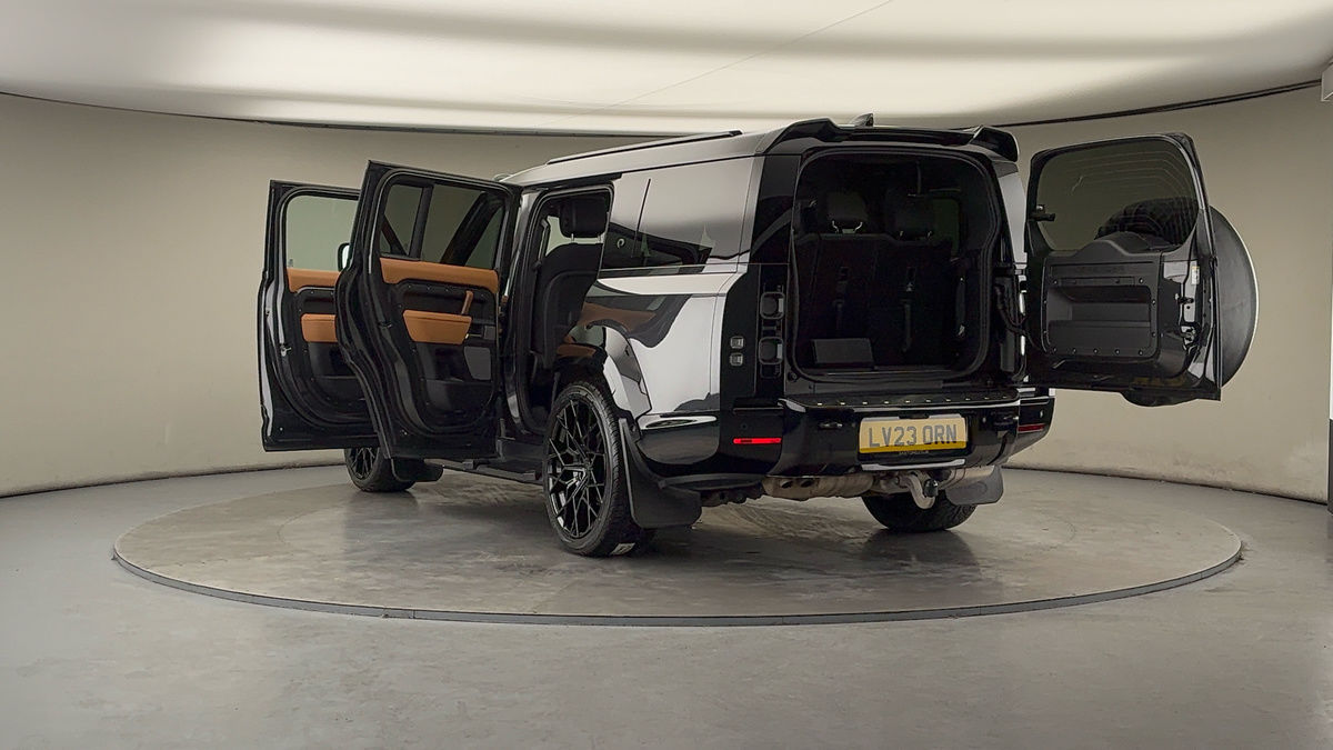 Land Rover Defender 130 Urban Image 23