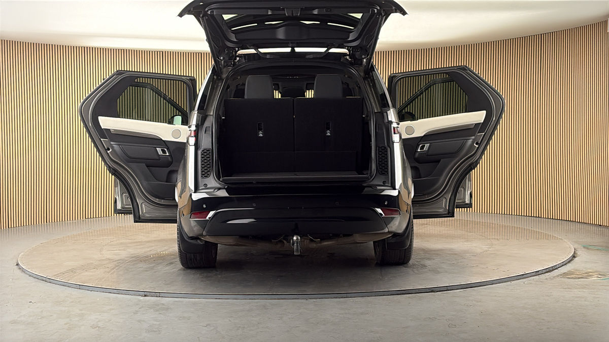 More views of Land Rover Discovery