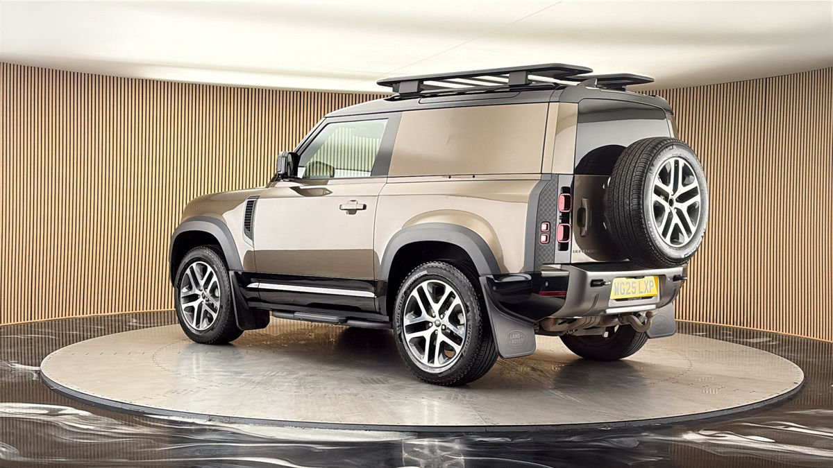 More views of Land Rover Defender 90