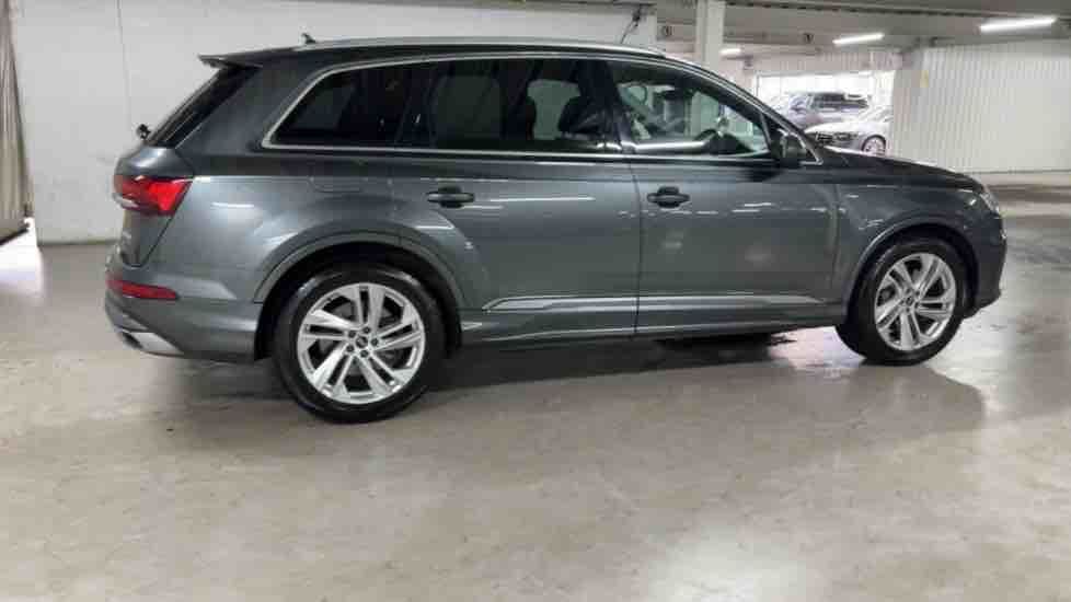 More views of Audi Q7