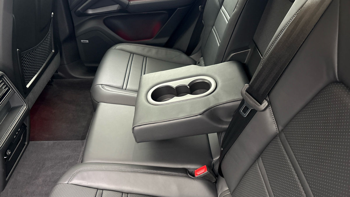 Porsche Cayenne Image 9