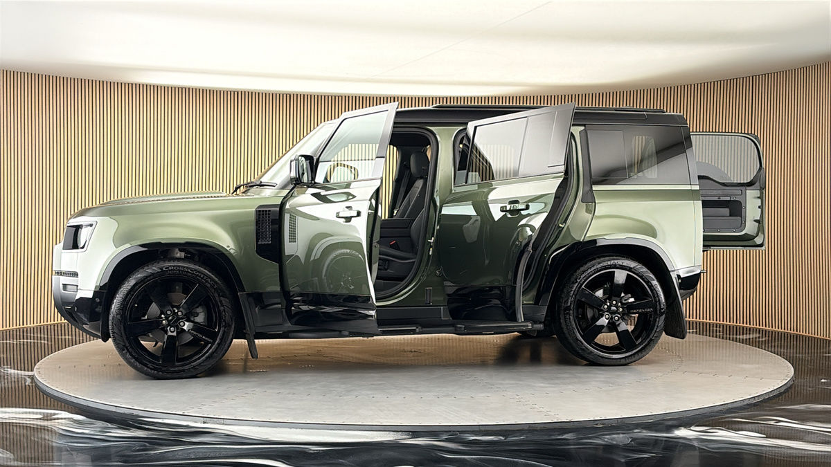 More views of Land Rover Defender 110