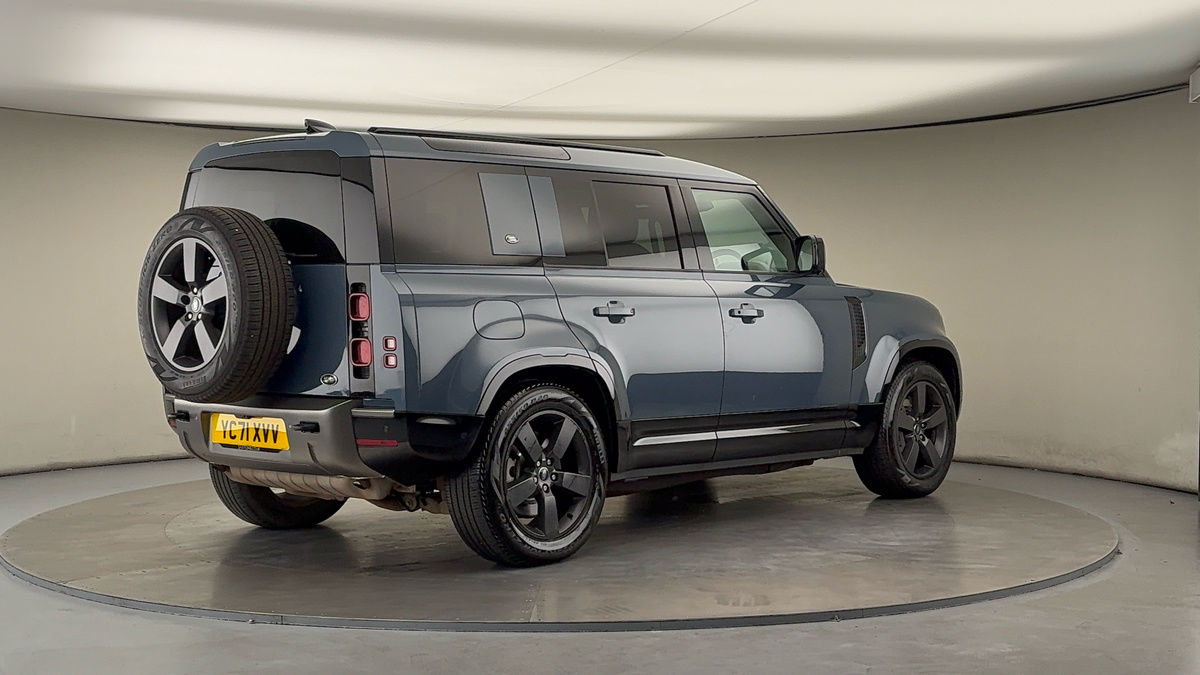 Land Rover Defender 110 Image 21