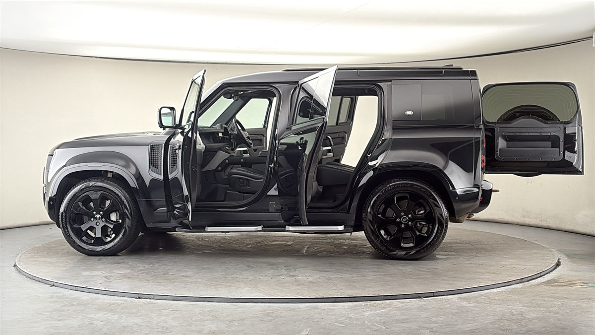 More views of Land Rover Defender 110