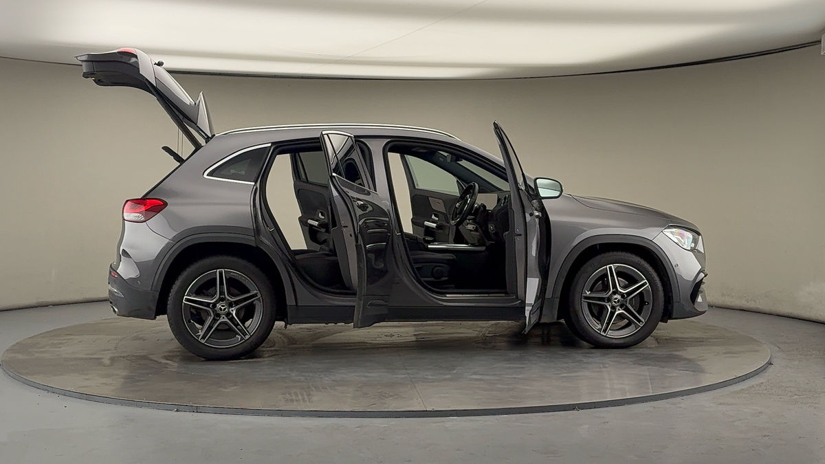 More views of Mercedes-Benz GLA