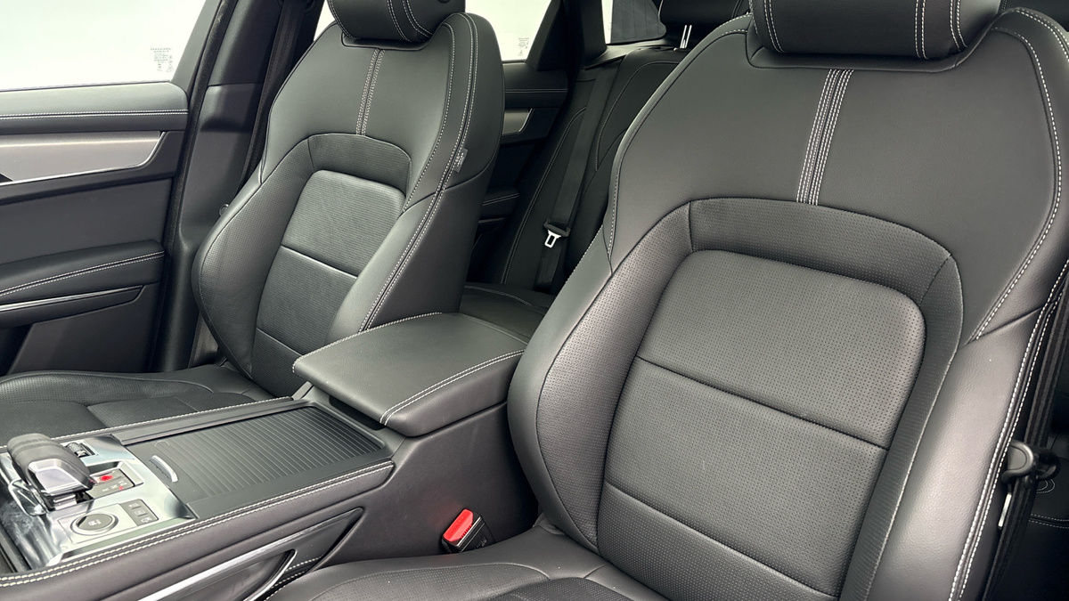 Jaguar F-PACE Image 7