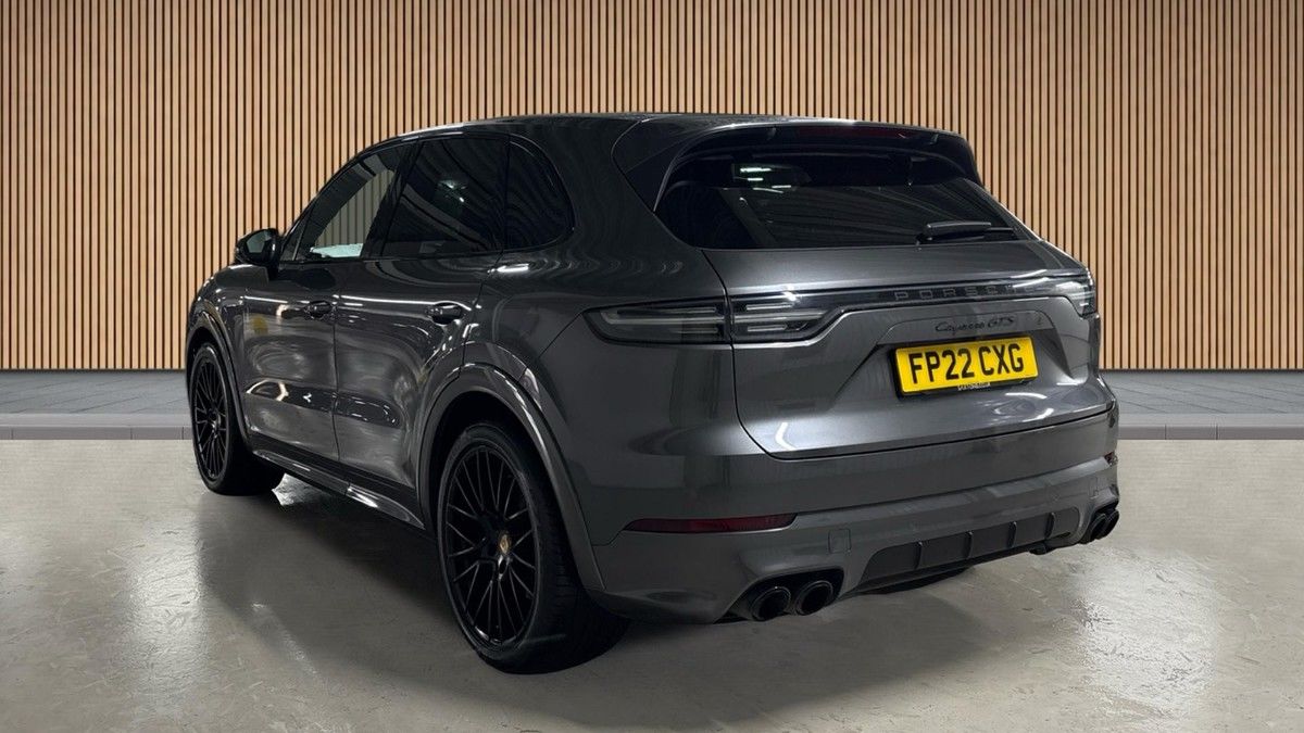 Porsche Cayenne Image 2