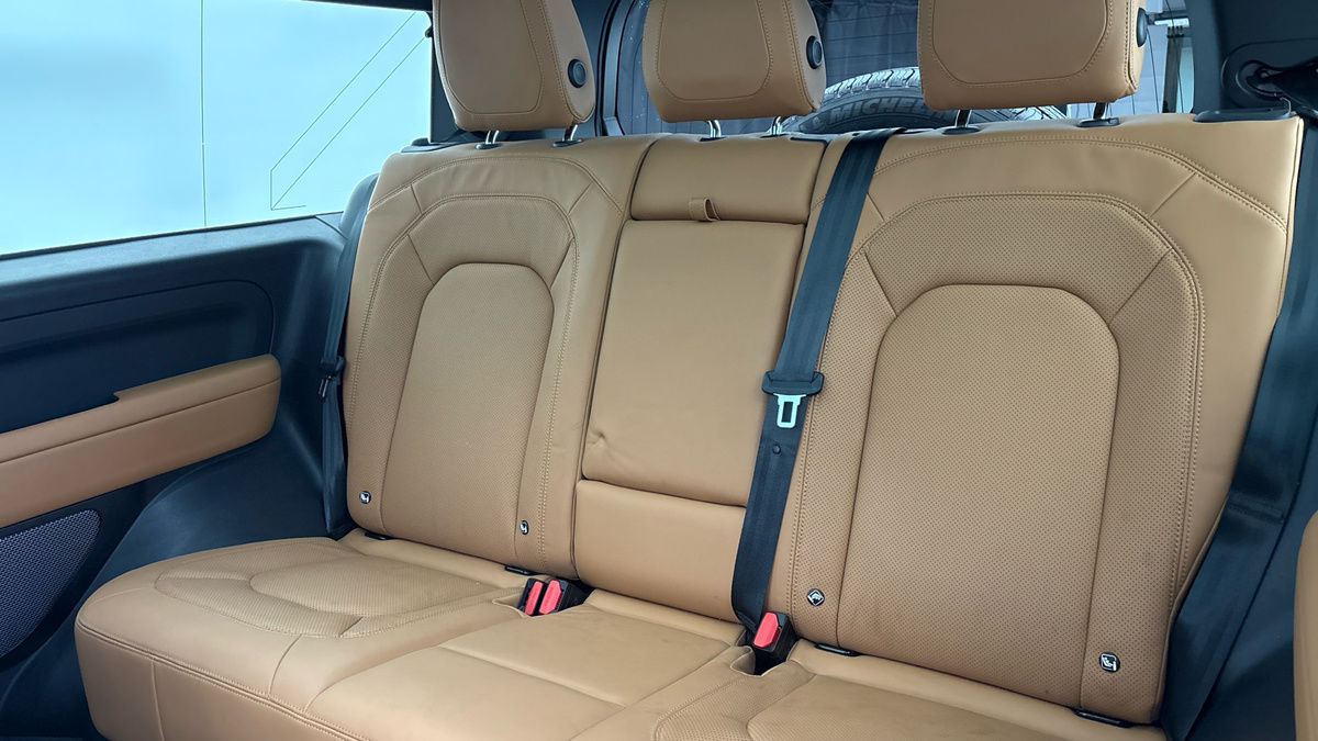 Land Rover Defender 90 Image 8