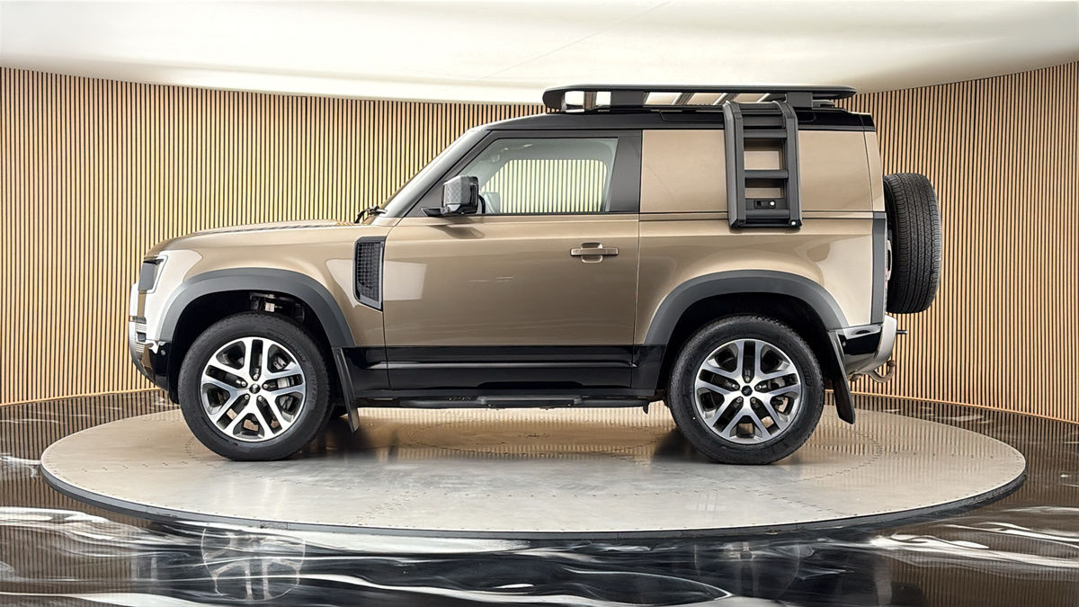 Land Rover Defender 90 Image 15