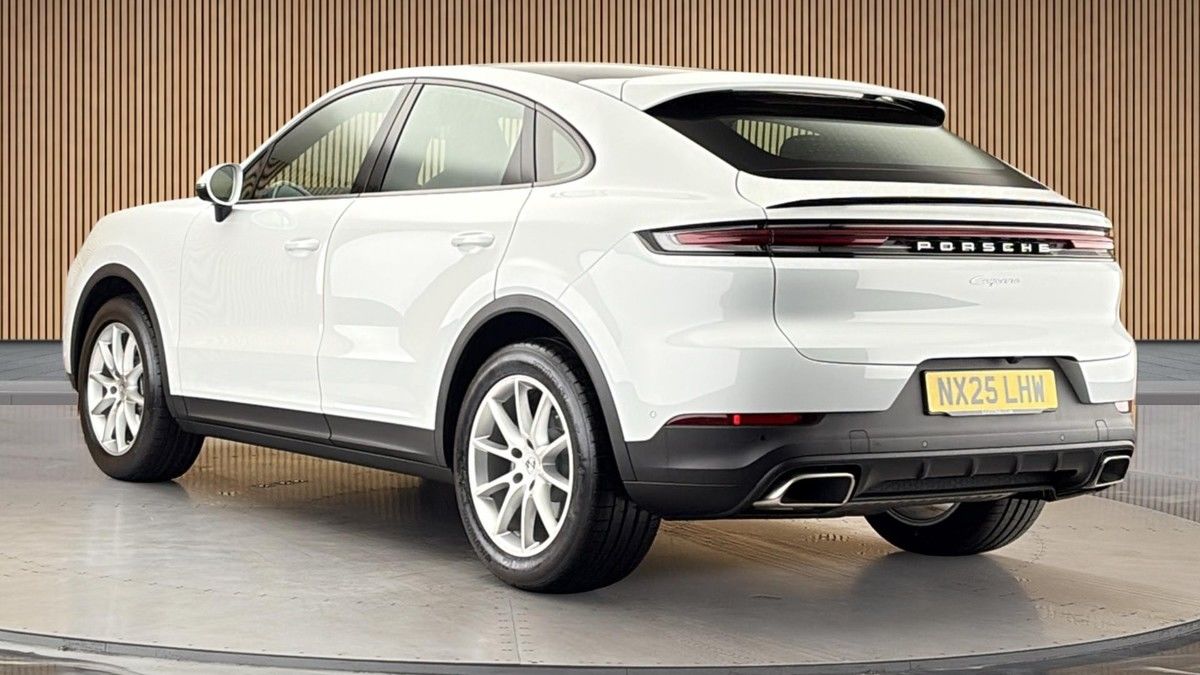 Porsche Cayenne Image 2
