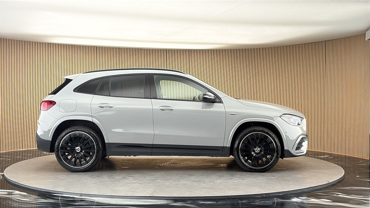 Mercedes-Benz GLA Image 16