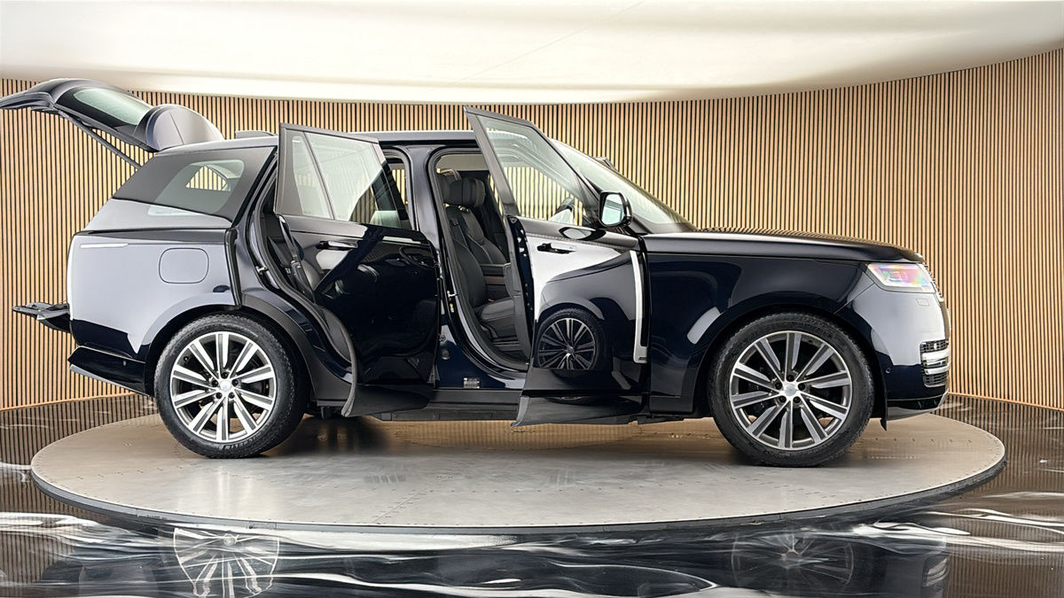 More views of Land Rover Range Rover