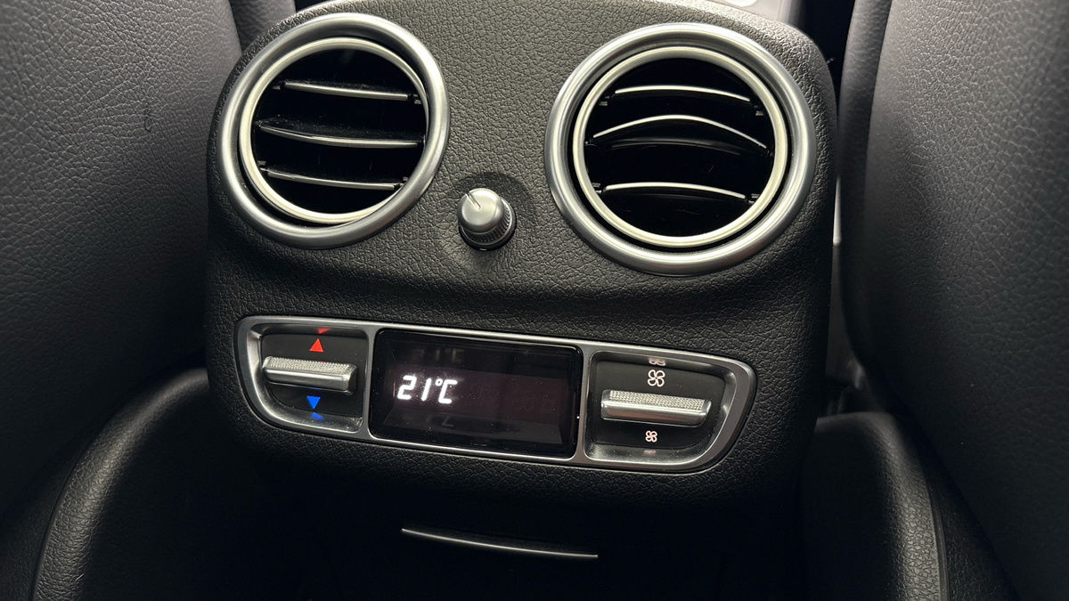 Mercedes-Benz E Class Image 31