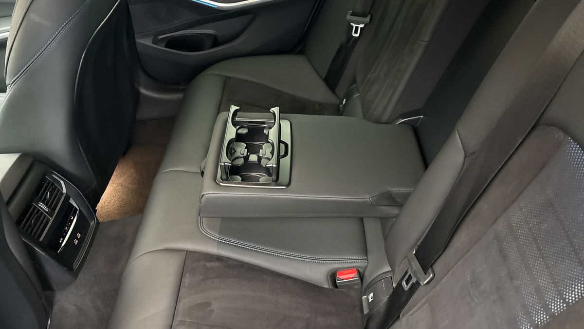 BMW 3 Series Image 9