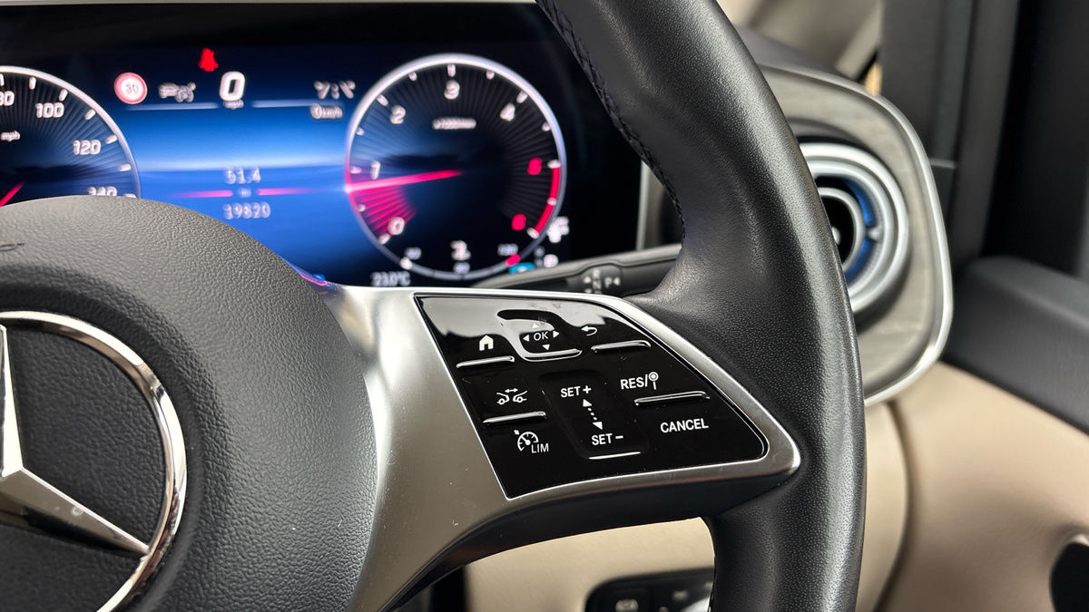 Mercedes-Benz V Class Image 14