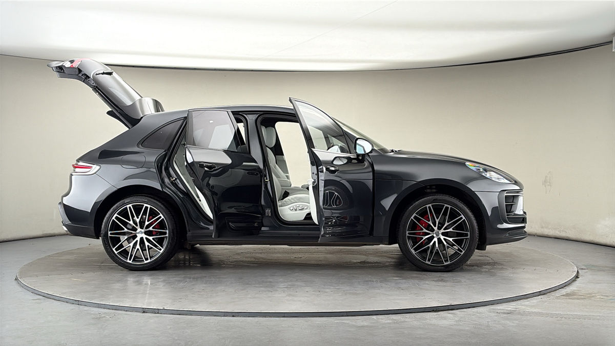 More views of Porsche Macan