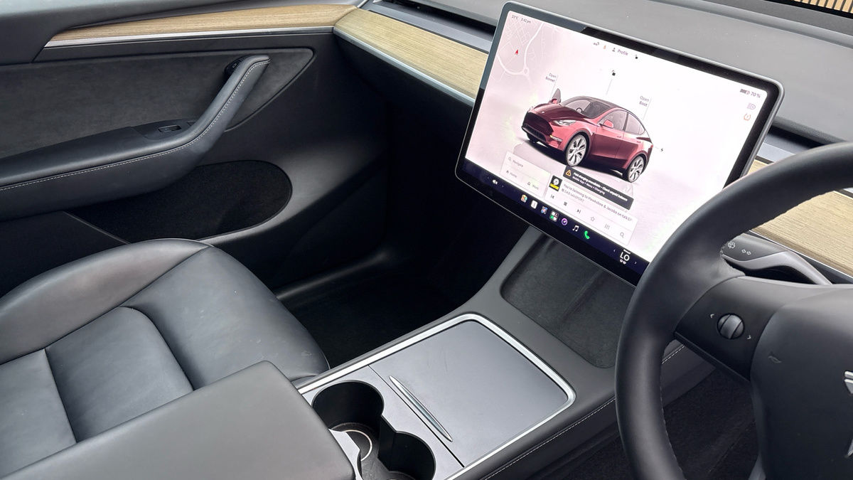 Tesla Model Y Image 18