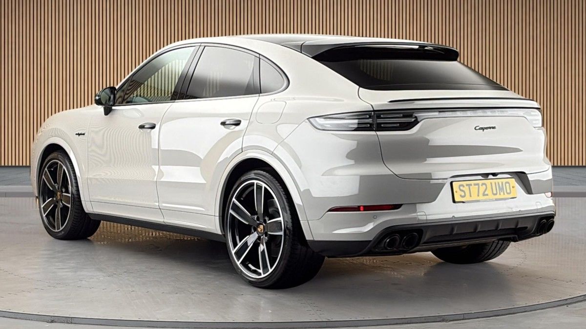 Porsche Cayenne Image 2