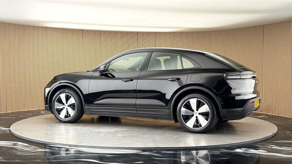 More views of Porsche Macan