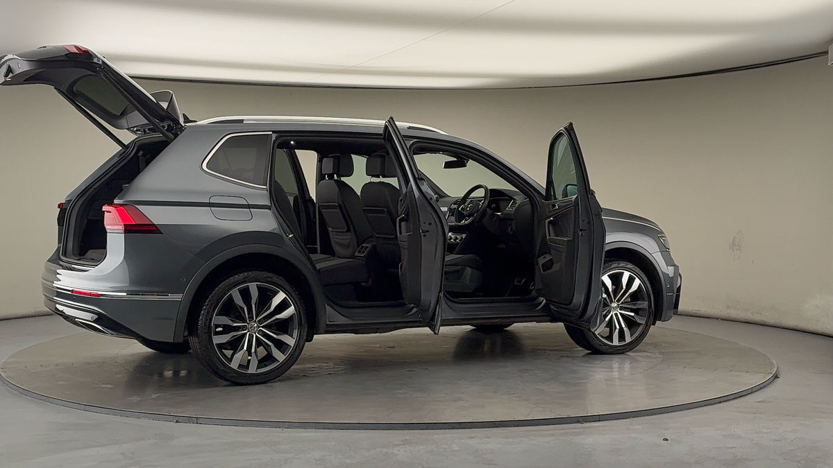 More views of Volkswagen Tiguan Allspace