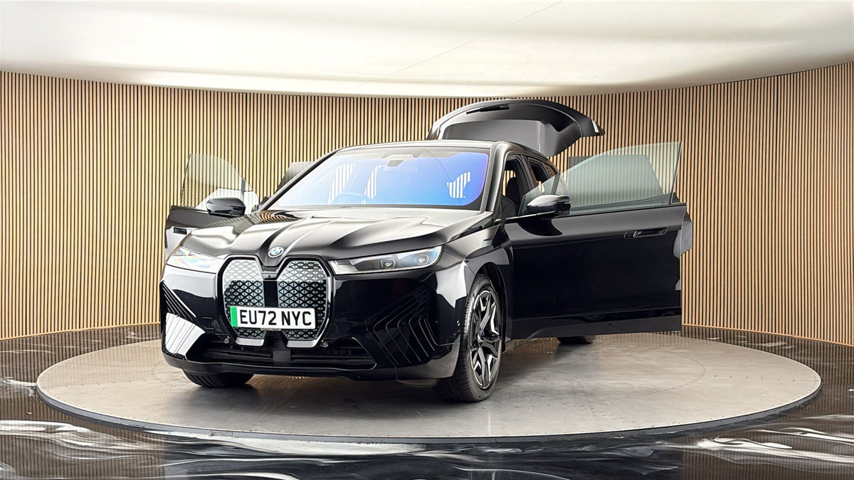 More views of BMW iX